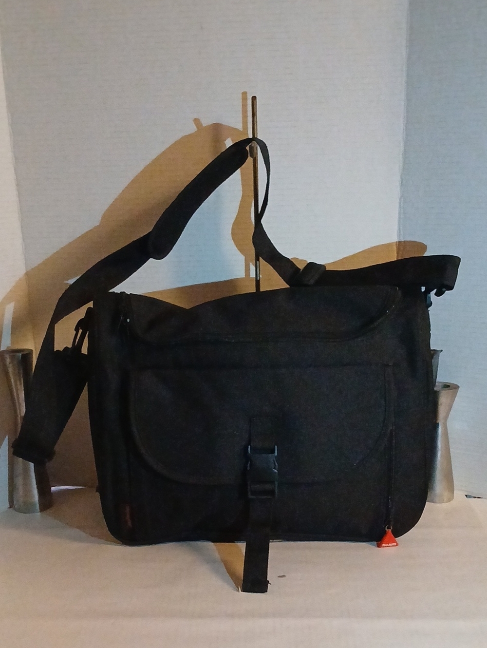 Thinsulat Black Men's Messenger Bag - Durable Everyday Carry